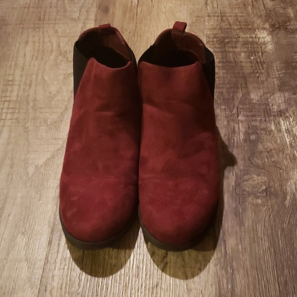 Rouge Helium Shoes - Red boots